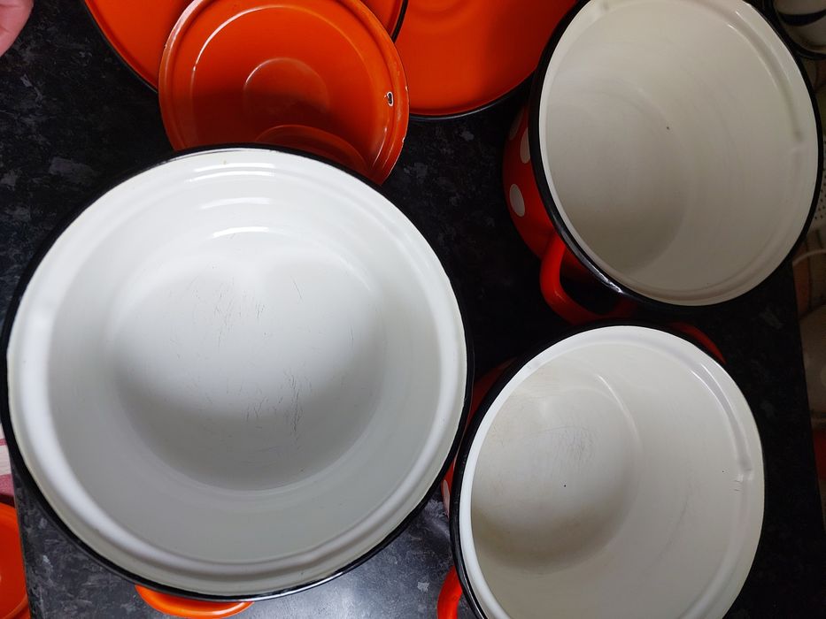 Кастрюли эмалированные набор