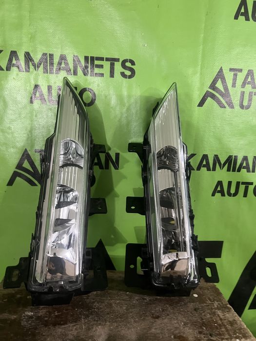 Противотуманна фара на Інфініті qx 80 qx 30