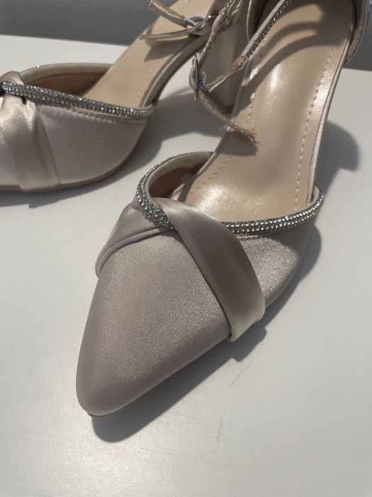 Весільні туфлі бежевого кольору