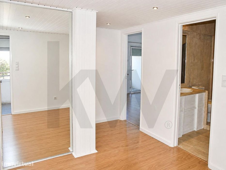 Lumiar | Apartamento T4 com boas áreas e vista desafogada.