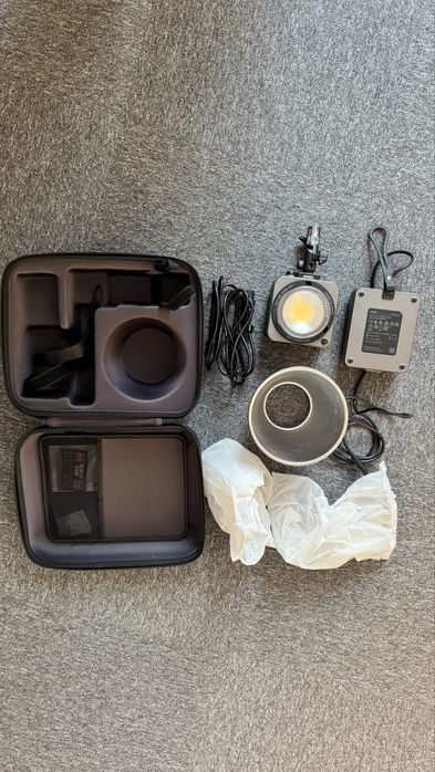 Студійне світло ZHIYUN MOLUS G200