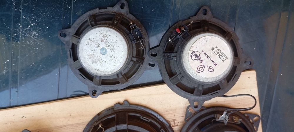 6 Autofalantes e 2 Twitters auto