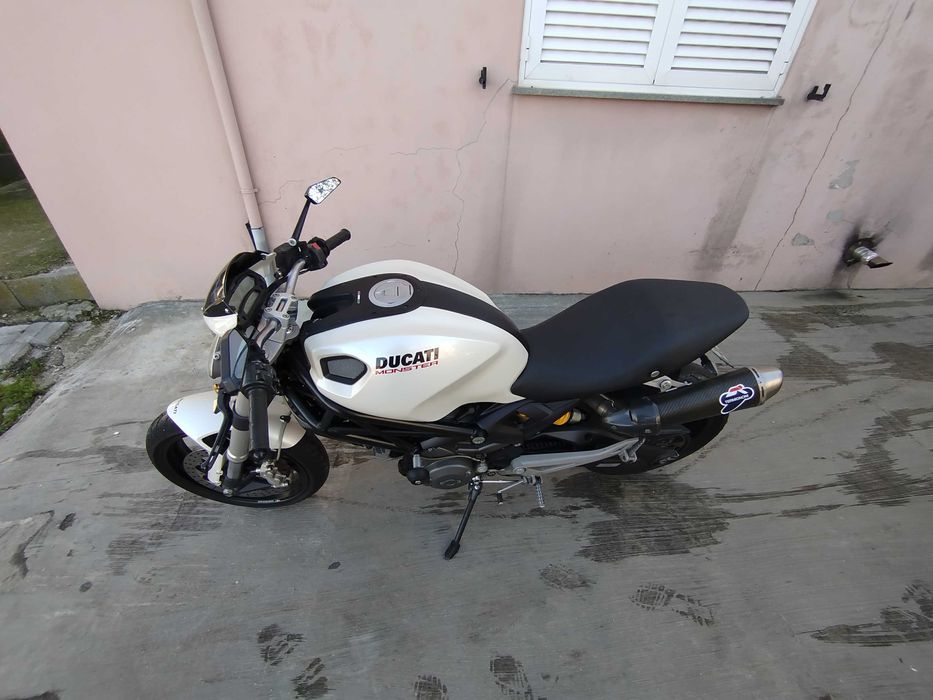 Ducati Monster 696