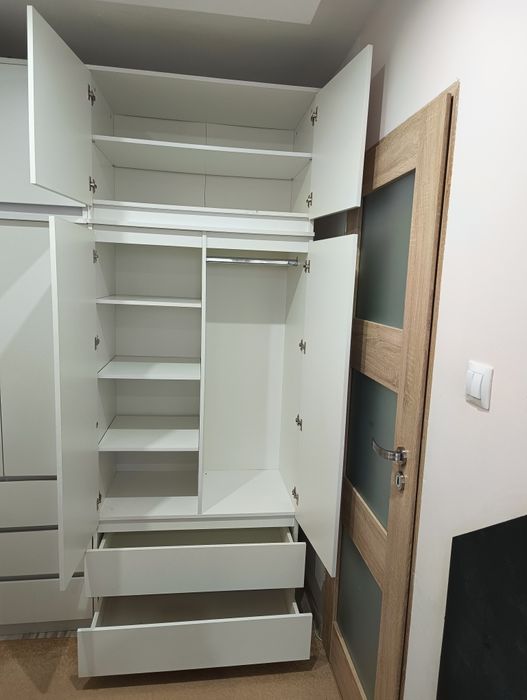 Szafa biała z nadstawką z szufladami