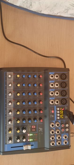 Mikser 8 wejściowy USB, Bluetooth z efektami