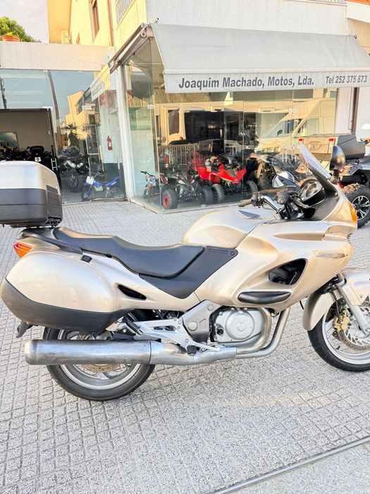 Honda Deauville NT 650
