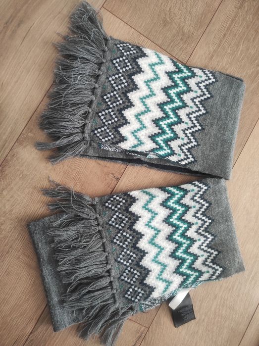 Dwa szale H&M dla dzieci