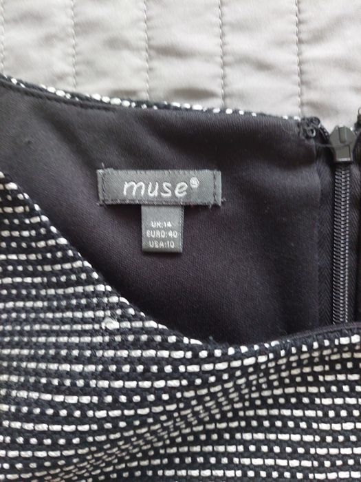 Sukienka w rozmiarze 40