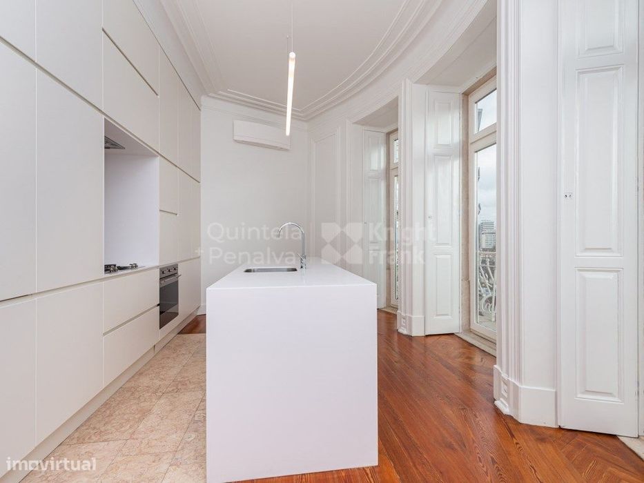 Apartamento T1 para arrendamento sem móveis em Santo António
