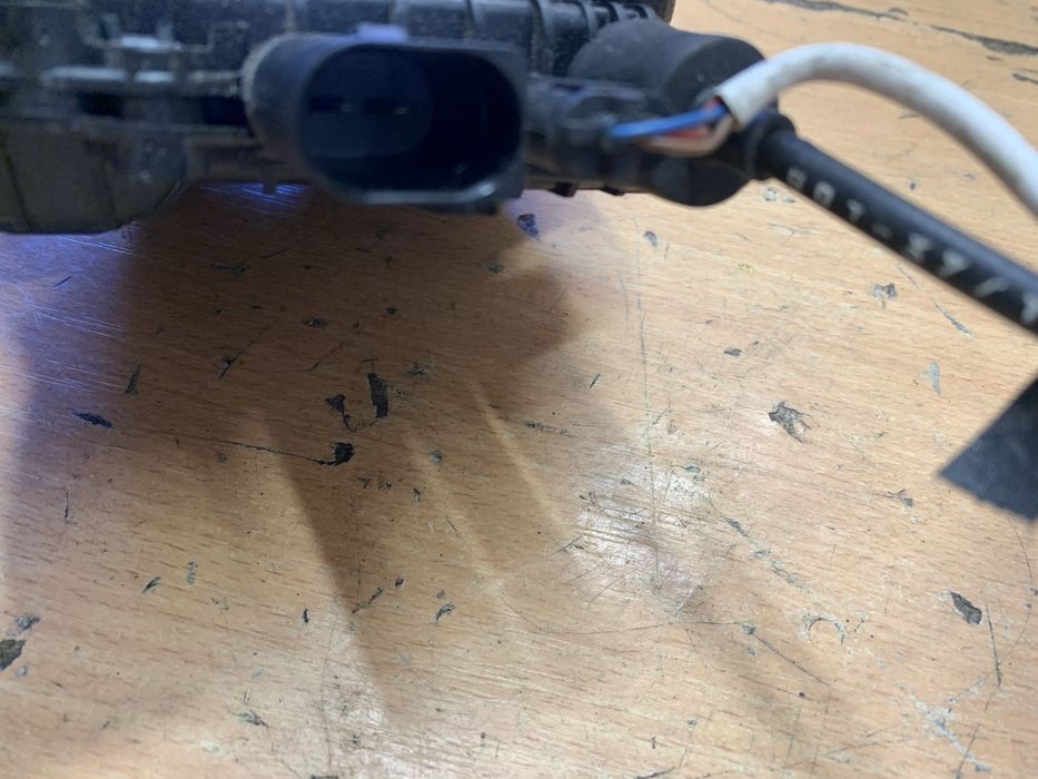 Замок дверей з дотяжкою задній лівий БМВ Ф10 Ф11 BMW F10 F11