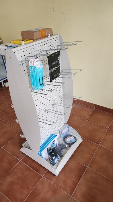 Estantes de loja ,com ganchos