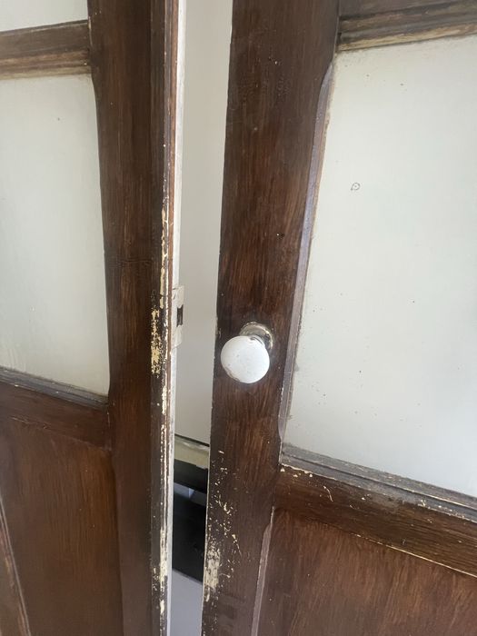 Porta antiga de madeira.