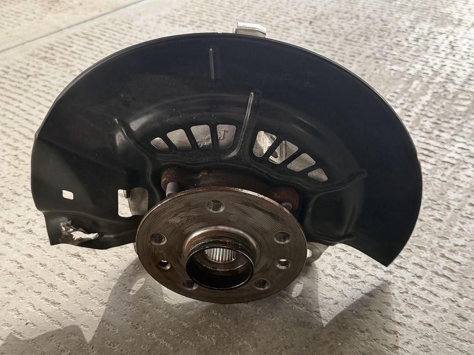 Цапфа передняя правая Toyota Rav4 Toyota Venza 21- AWD  Lexus NX 22- AWD 432010R010 4320142010