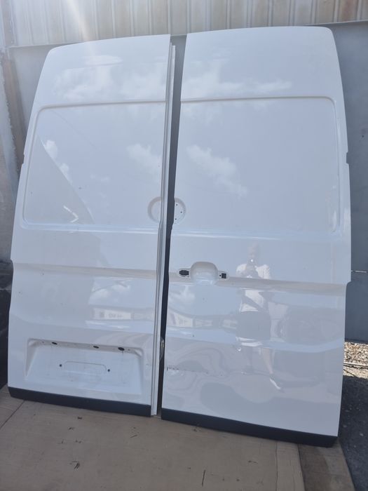 VW Crafter (MB Sprinter) задние распашные двери 2023г.