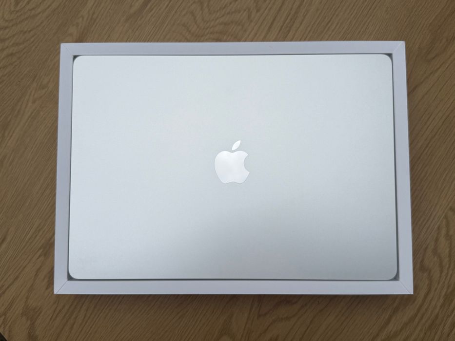 MacBook Air Apple M3, 15 cali / 8-CPU i 10-GPU / 8GB / 256GB srebrny NEW!