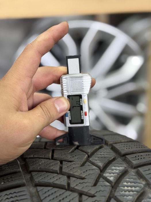Зимові шини 4шт R17 235/55 103V Semperit Speed-Grip 3 SUV 2018 6,5-7,3мм