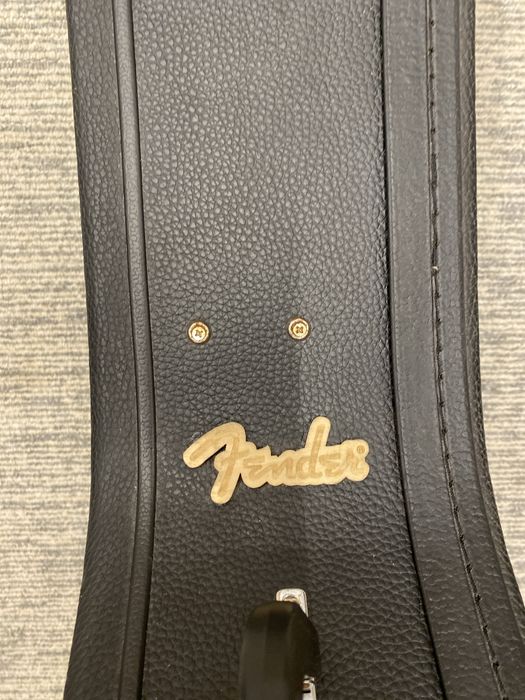 Twardy pokrowiec FENDER