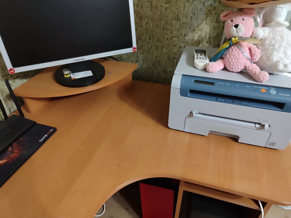 Стол, угловий комп'ютерний