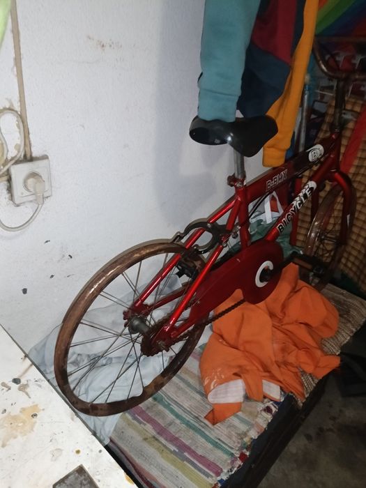 Aceito ofertas BMX entre 30 a 40 anos  tudo original para restaurar pintura está bom