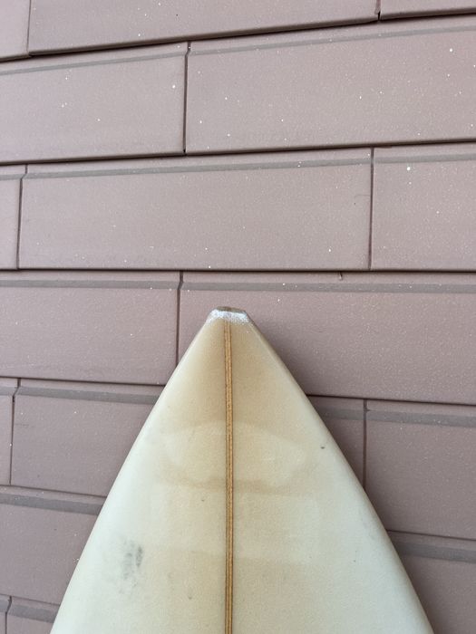 Prancha de Surf 5’11 c/quilhas, deck e leash