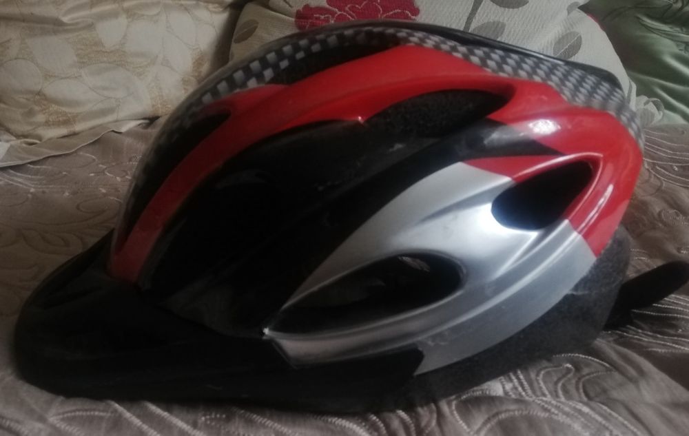 Велосипедний шолом