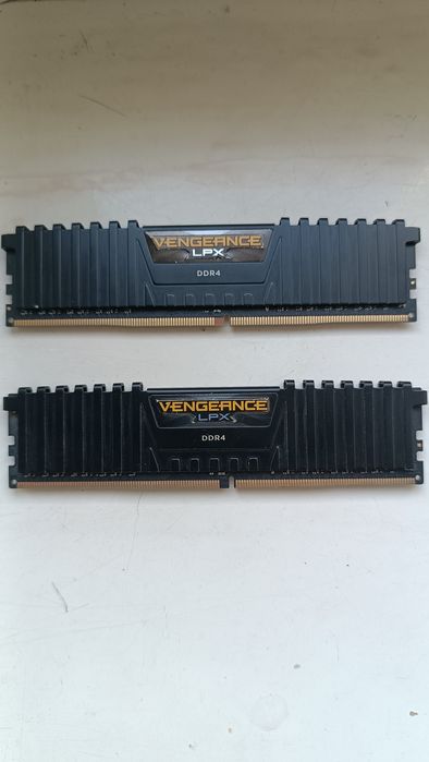 Corsair Vengeance LPX 2x8gb 2400mhz
