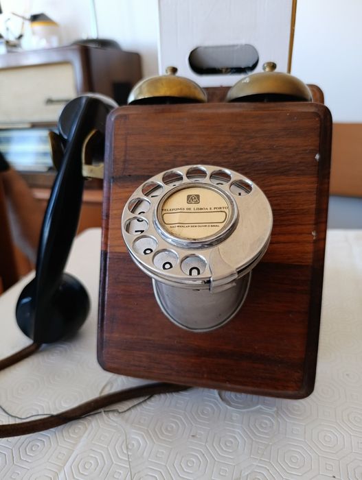 Telefona de parede antigo
