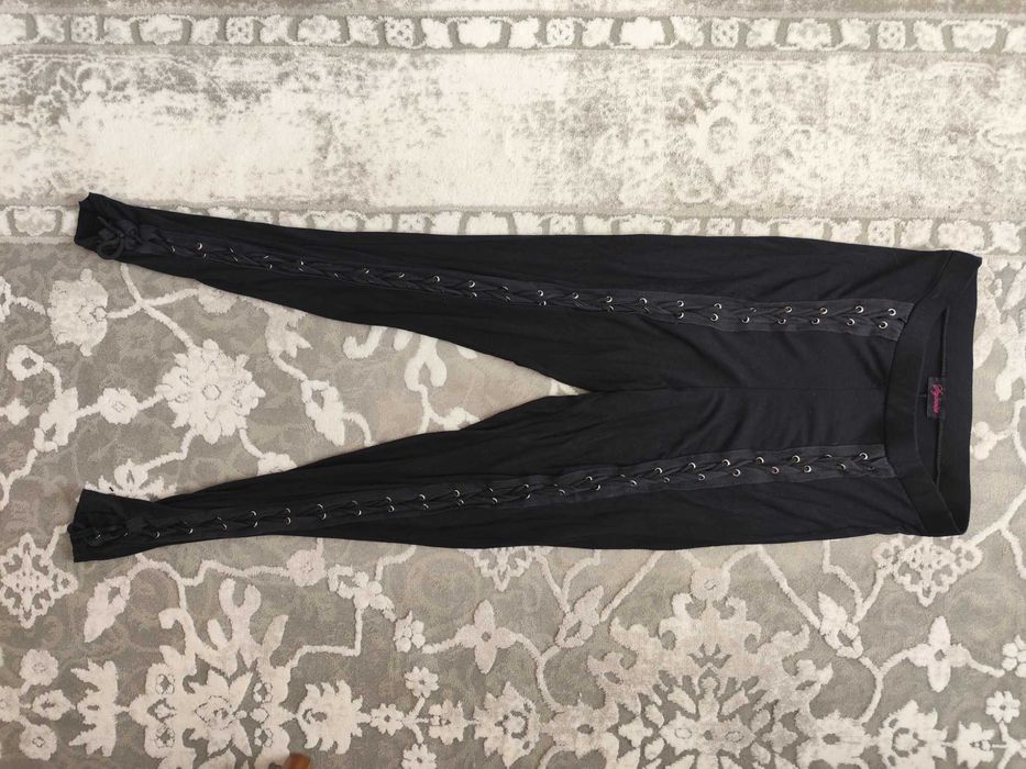Czarne legginsy z wysokim stanem z wiązaniami Stylewise