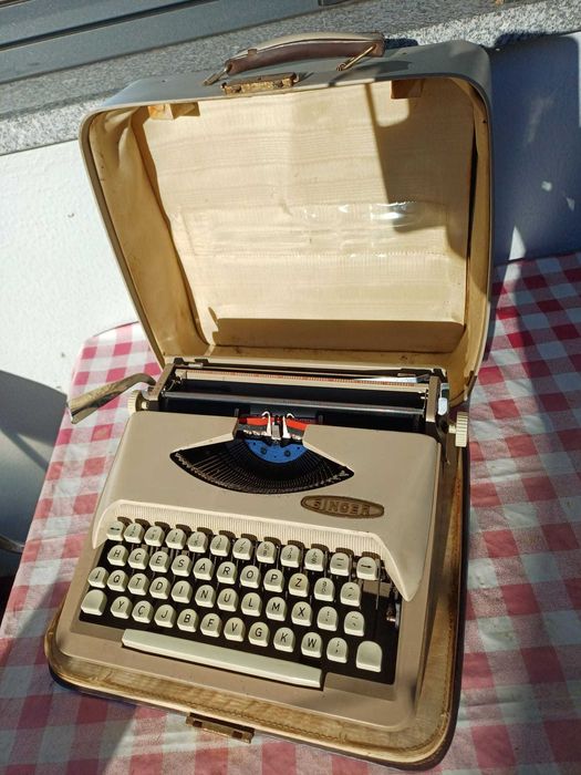 Maquina de escrever Singer Modelo T-3