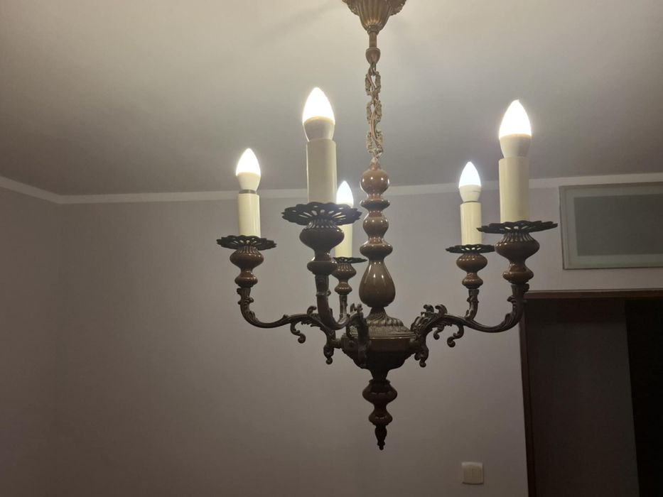 Mosiężny żyrandol pięcioramienny
