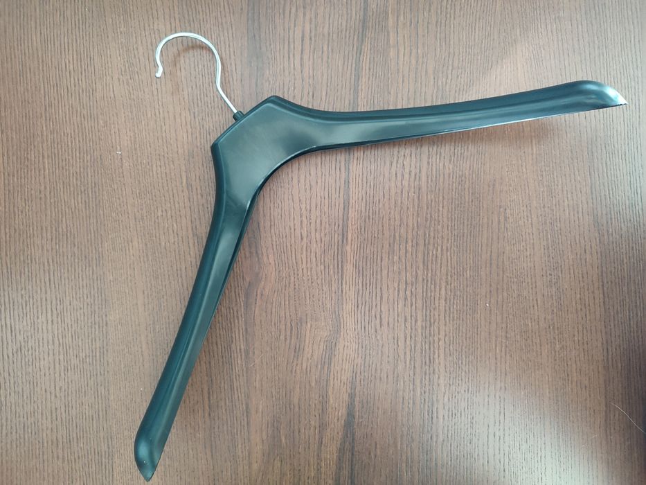 10 cabides largos pretos