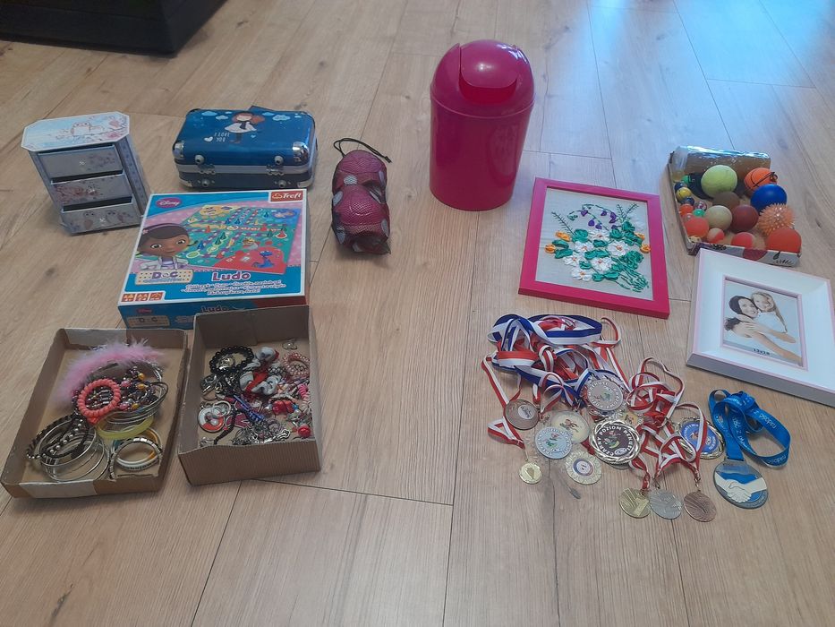 Mix dla dzieci walizka  organizer kosz ochraniacze obrazek ramka pilki biżuteria medale
