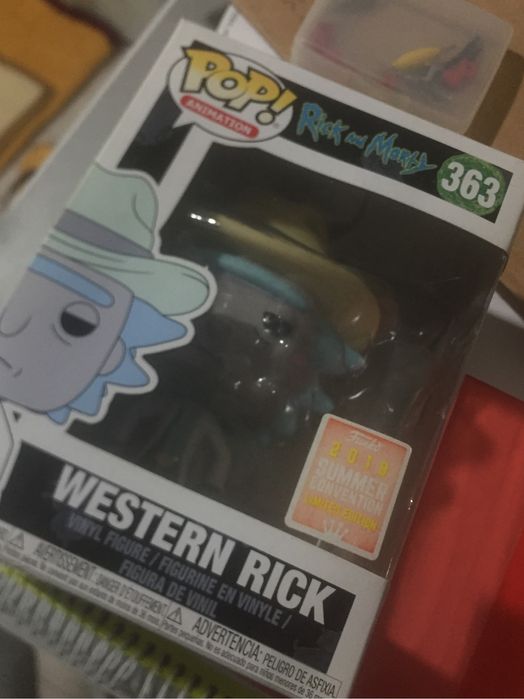 FUNKO colecionável(nunca aberto)