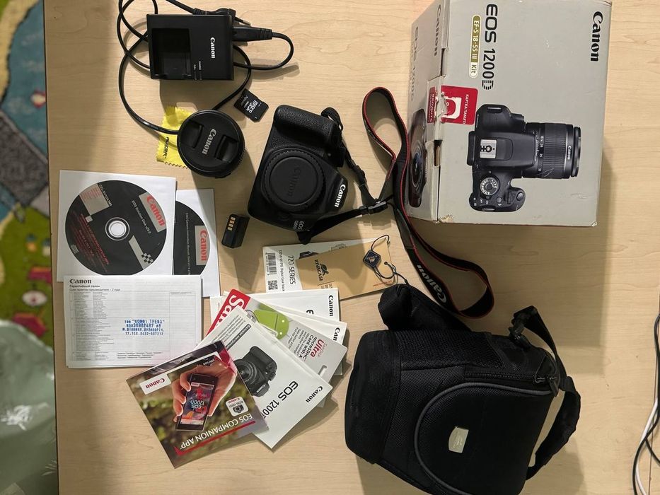 Продам фотоапарат дзеркальний Canon ESO 1200D