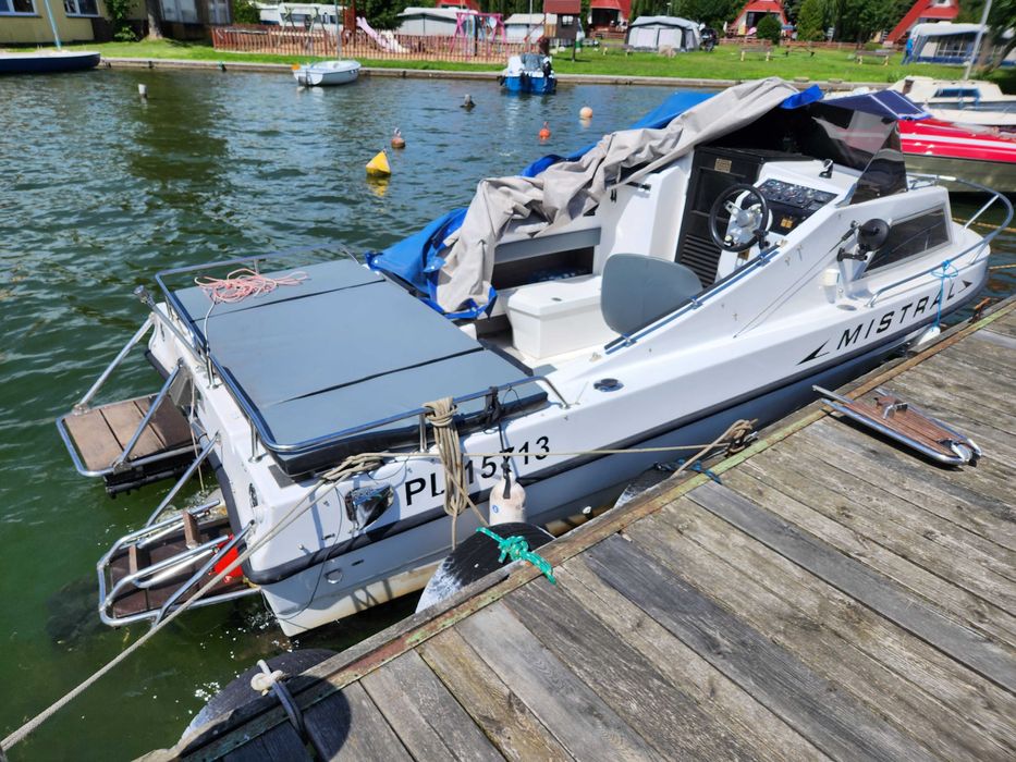 Czarter łodzi motorowej hausboot jezioro Drawskie