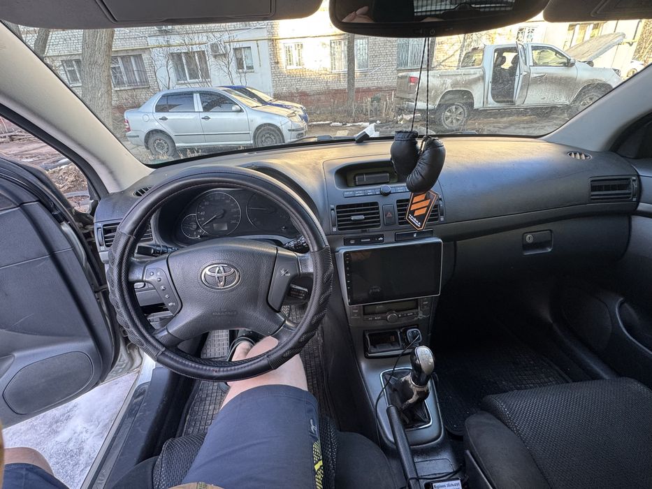 Тойота Авенсіс 2.0