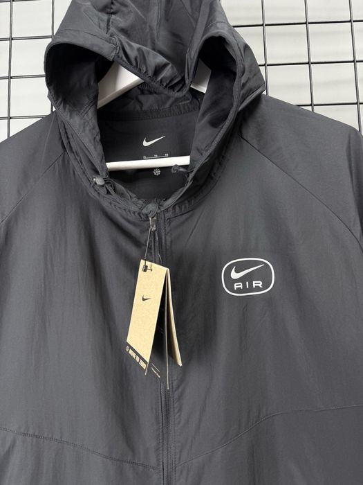 Чоловіча вітровка Nike