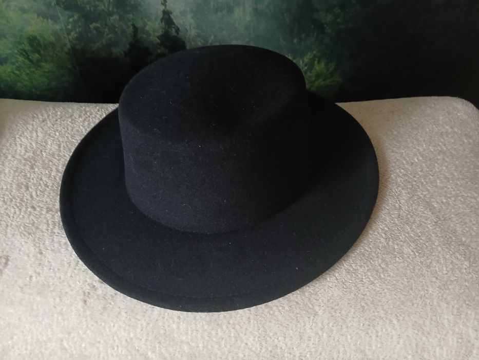 Kapelusz czarny zamszowy na karnawał i nie tylko
