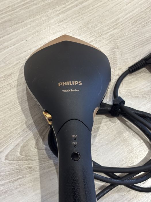 Відпарювач Philips - Handheld Steamer 7000 series; STH7060