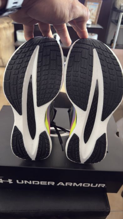 UNDER ARMOUR VELOCITI ELITE 3  NOVAS A ESTREAR — com fatura e caixa original.
