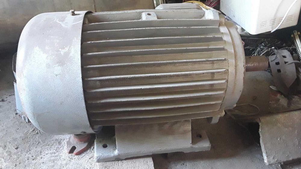 Двигуни, электродвигателя, 22 кВт,18 кВт? 5.5 кВт? 3кВт
