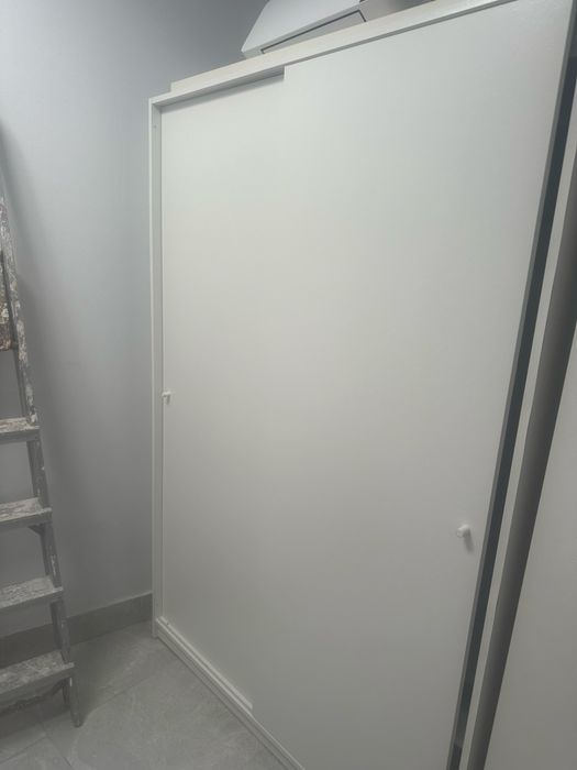 Varios moveis e 2 moveis giratorios
