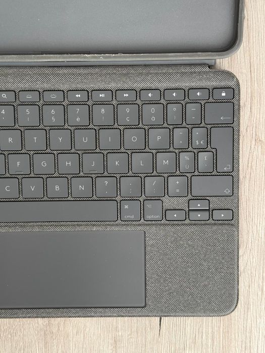 Чохол-клавіатура Logitech Combo Touch для iPad Pro 11 (920-010144)