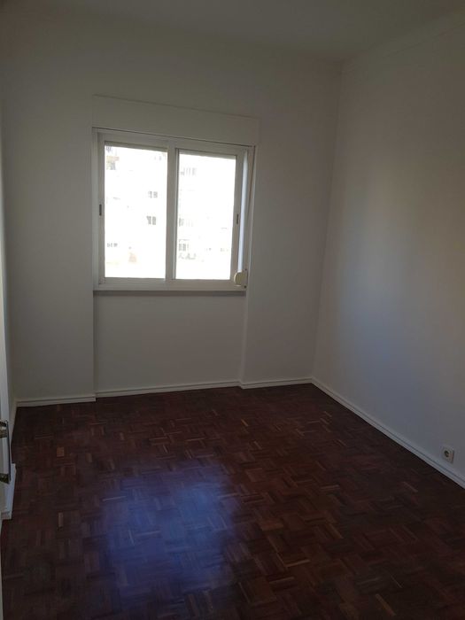 Apartamento t1 venteira junto ao metro