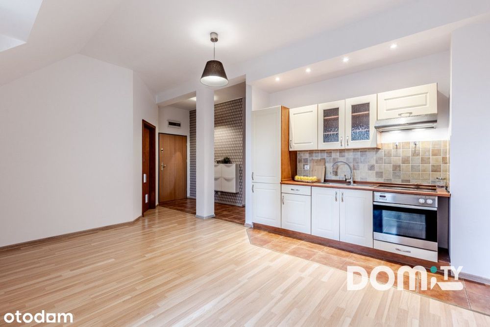 Przestronne, duża komórka lokatorska, balkon