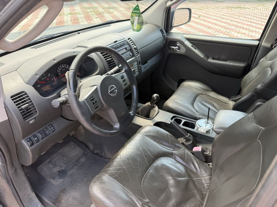 Продам Nissan Navara 4x4 лівий руль