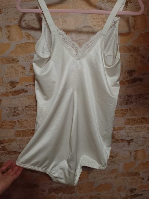 (95C) (42/XL) Triumph/ Ekskluzywne Body modelujące z Londynu
