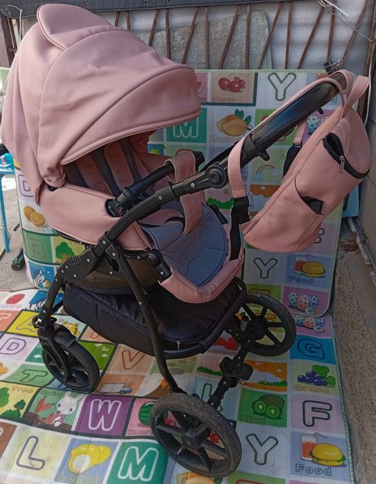 Продам дитячу прогулянкову коляску на гелевих колесах від народження.