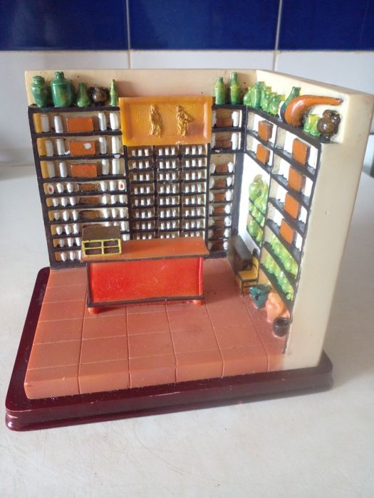 Antigo DIORAMA de Farmácia antiga em loiça