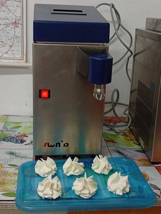Szwajcarski automat,maszyna do bitej smietany Thermoplan Shwip